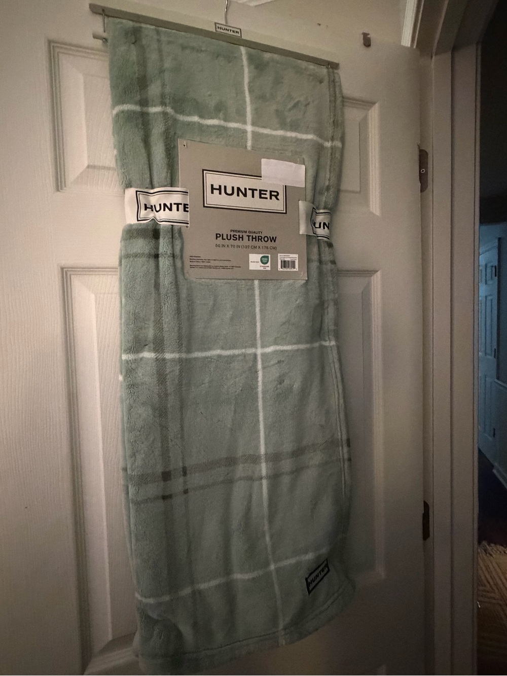 HUNTER Plush Throw
